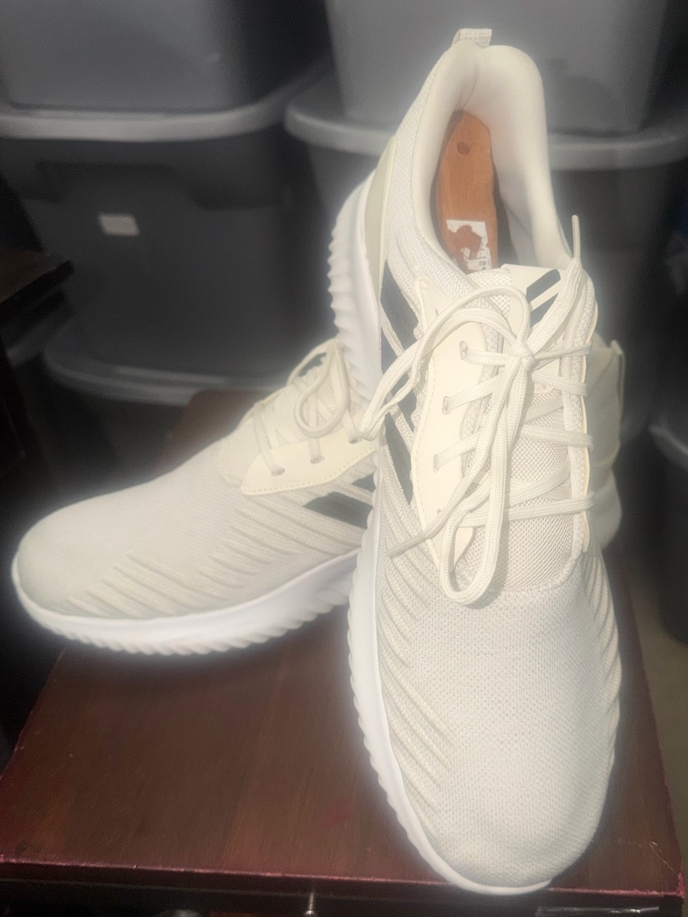 adidas BOUNCE Men's Cream Knit Sneakers with Black Stripes size(128)